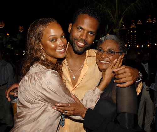 Tyra Banks, A.J. Calloway, and his mom (?) in Atlantis