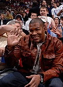 Mike Strahan and his gap (lol) enjoying the game