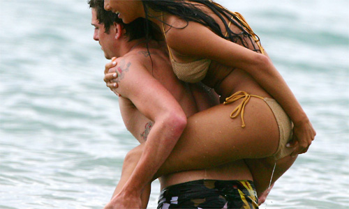 Guess Who?? Hawaii Beach Candids!