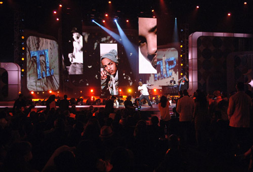 T.I. performing â€œBig Thangs Poppinâ€ at the â€˜07 BET Awards