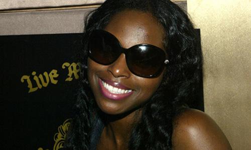 FOXY BROWN SMACKS HER NEIGHBOR WITH A CELL PHONE!