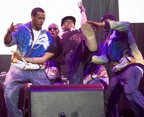 Chris Brown performing at the 2007 Essence Music Festival