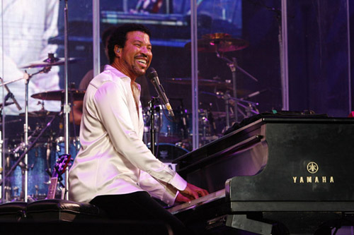 Lionel Richie performing at the 2007 Essence Music Festival