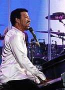Lionel Richie performing at the 2007 Essence Music Festival