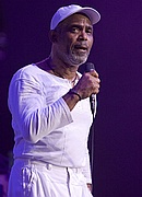 Frankie Beverly performing at the 2007 Essence Music Festival