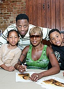 Mary J Blige and the fam backstage at the 2007 Essence Music Festival