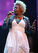 Vanessa Bell Armstrong performing at the 2007 Essence Music Festival