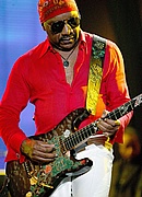 Ernie Isley performing at the 2007 Essence Music Festival