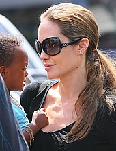 Angelina Jolie & Zahara toy shopping in Chicago
