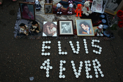 Fans remember Elvis